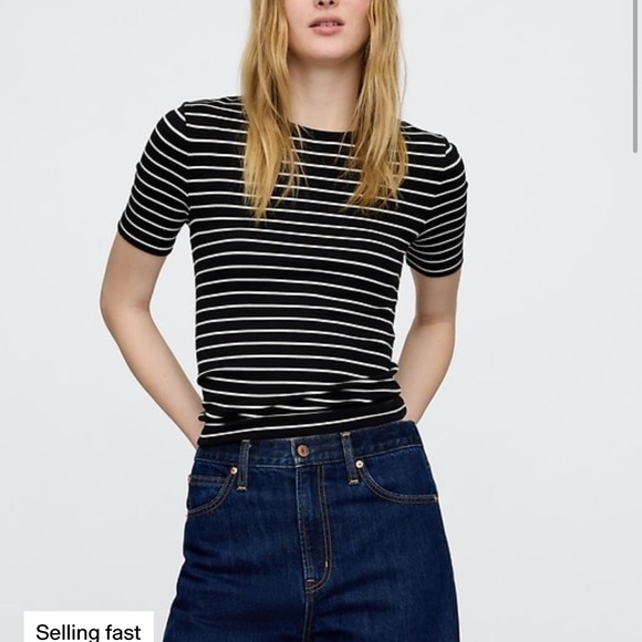 Gap Black and White Striped Modern Crewneck Shirt - Picture 1 of 1